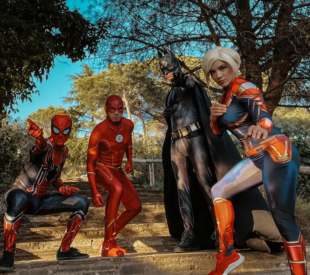 Personajes Temáticos - MiCon - Reserva Personajes Temáticos para tu evento Animador profesional caracterizado de superhéroe para una fiesta infantil de lujo en Barcelona - MiCon Kids